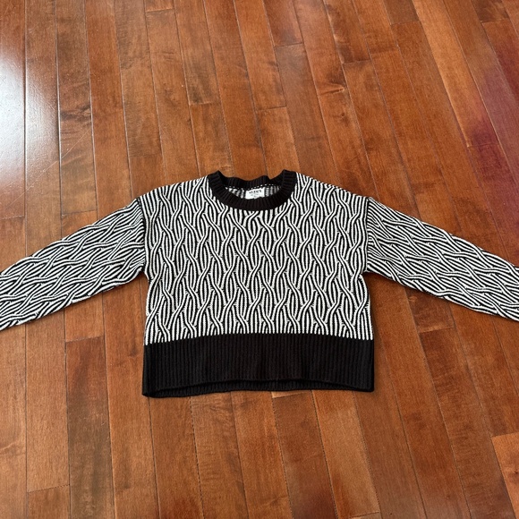 NYC Knits Black & White Mini Braid Pattern Cropped Crewneck Sweater, size Large - Picture 3 of 7